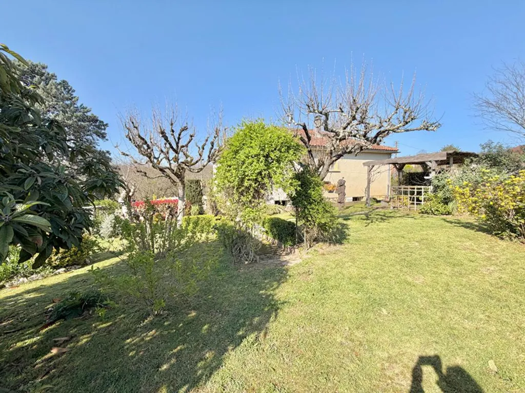 Aed - Renovated House with Garden in Luzech