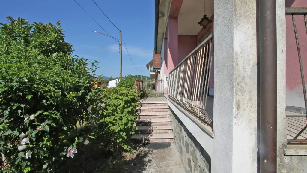 Pièces - Independent House with Roof Terrace in Fivizzano