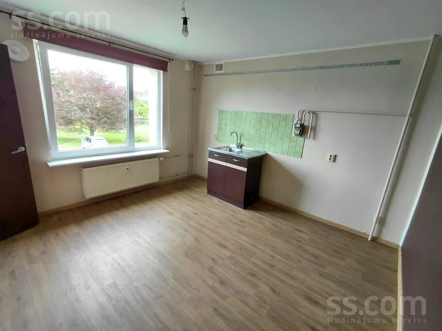 Cucina - Renovated Apartment with Balcony in Rundāles