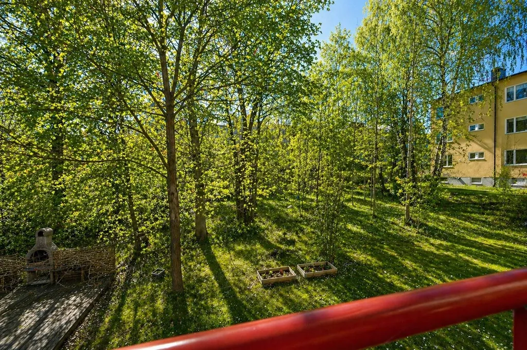Giardino - Charming Two-Bedroom Flat with Balcony in Stockholm