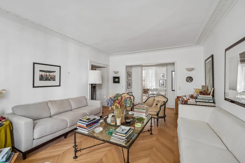 Elutuba - Modernised Parisian Apartment with Courtyard
