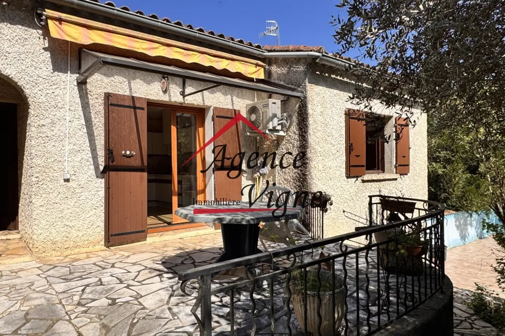 Terrasse - Villa Indépendante avec Piscine près du Centre-Ville