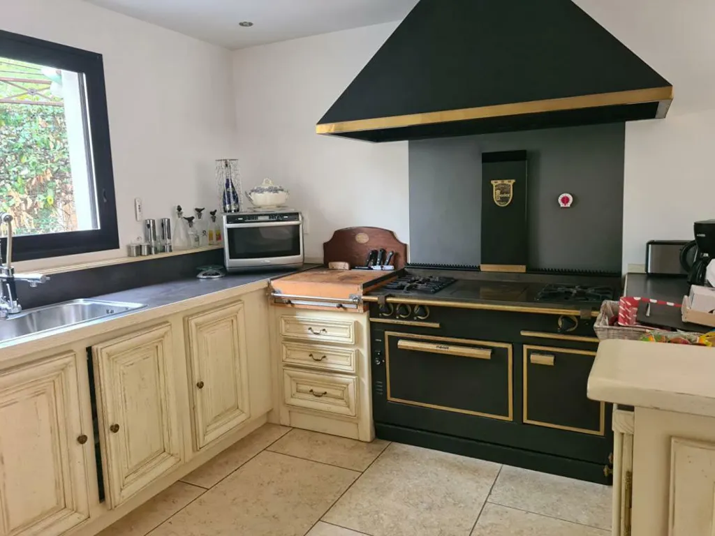 Köök - Luxury House with Pool in Roussillon