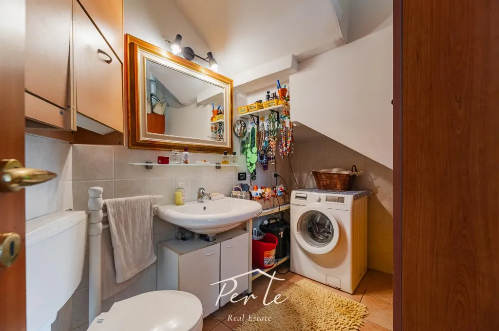 Salles de bain - Duplex with Garden and Pool in Borgo Mantovano