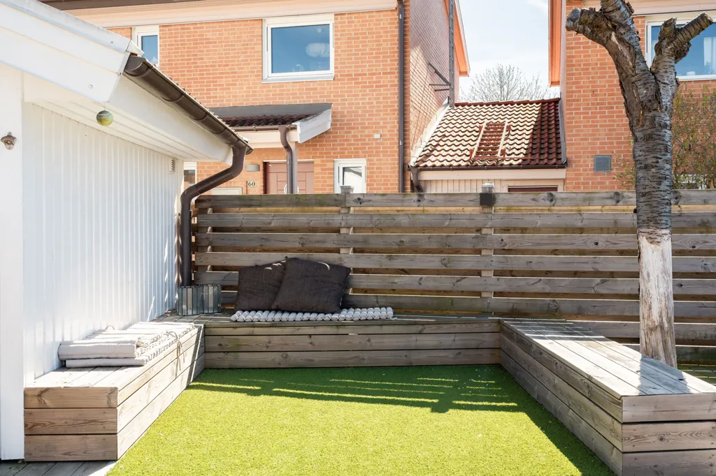 Aed - Corner House with South-West Terrace in Quiet Area
