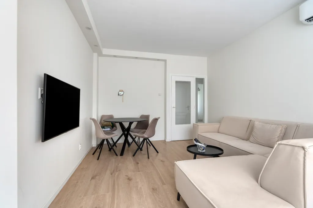 Séjour - Four-Bedroom Apartment with Balconies in Rotterdam