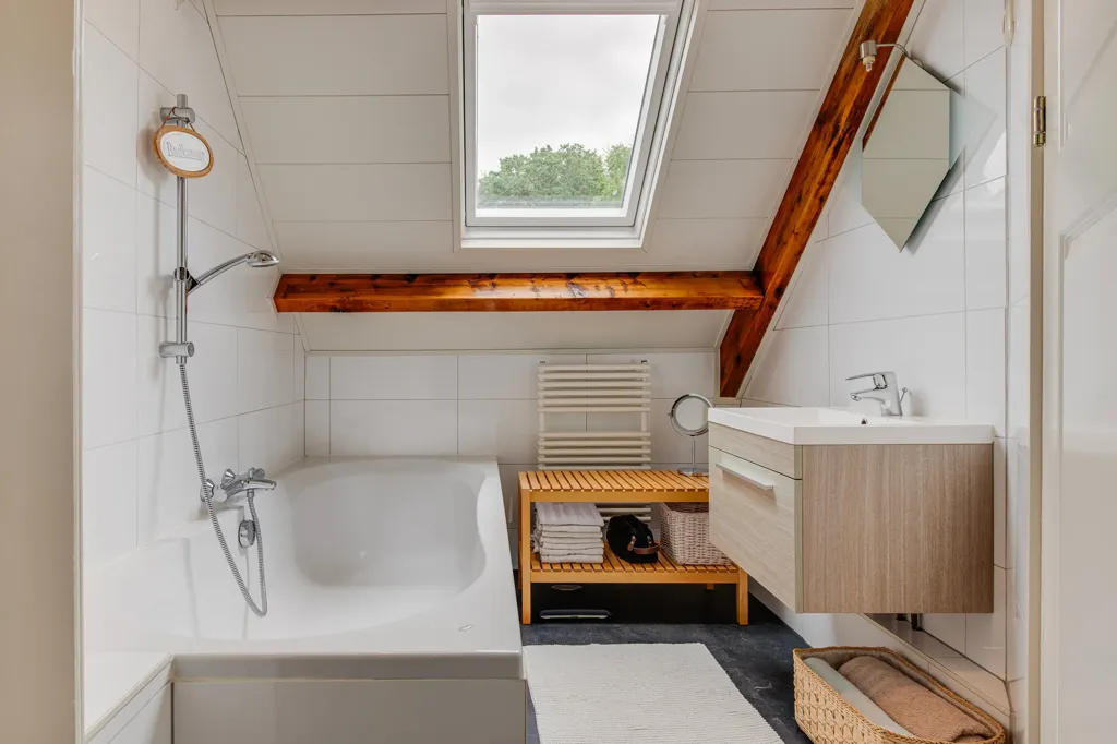 Salles de bain - Monumental House with Mijnsteenberg View in Heerlen