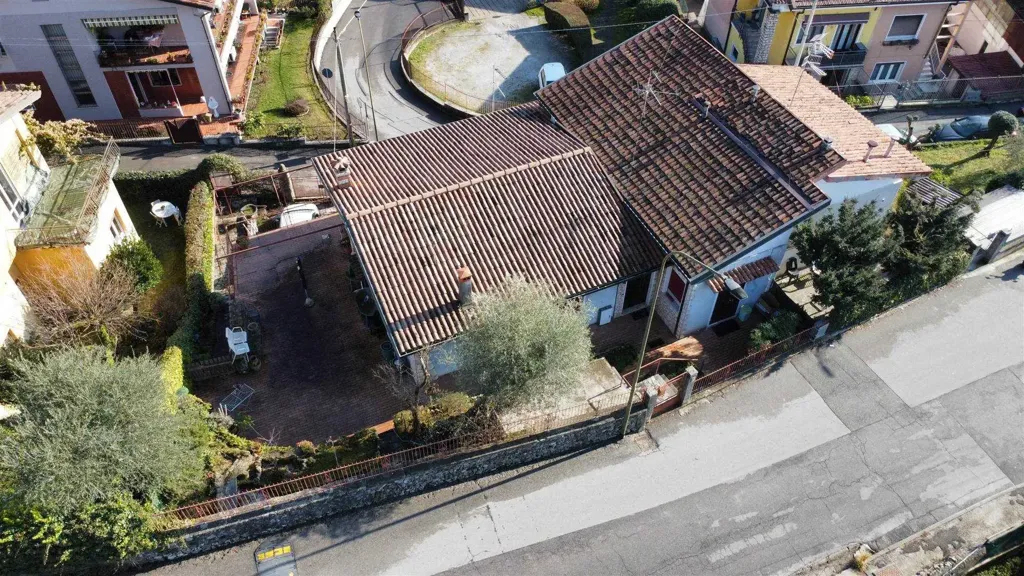 Vue aérienne - Spacious Villa for Renovation in Salò