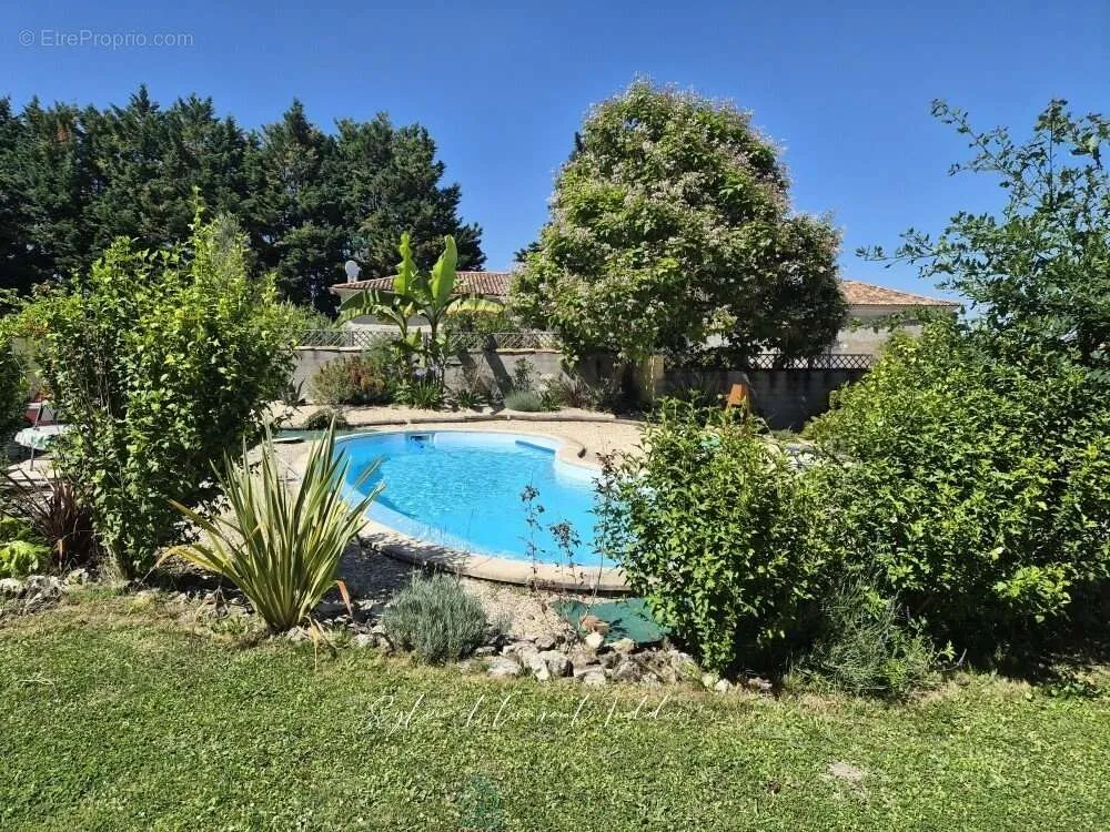 Bassein - Charentaise Stone House with Pool near Montendre