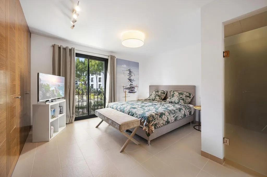 Bedrooms - Luxury Ground Floor Flat with Garden in Camp de Mar