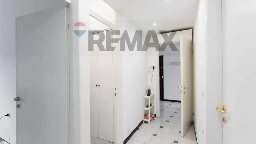Esik - Shared Apartment with Balcony near Bicocca, Milan
