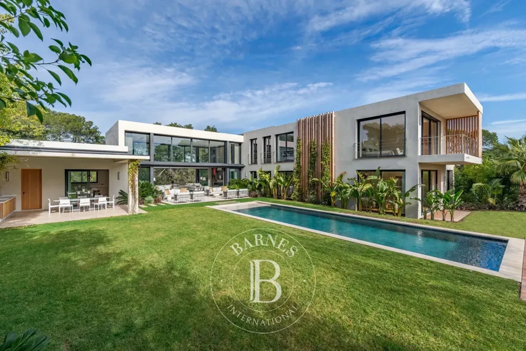 Pool - Contemporary Villa with Pool in Mougins