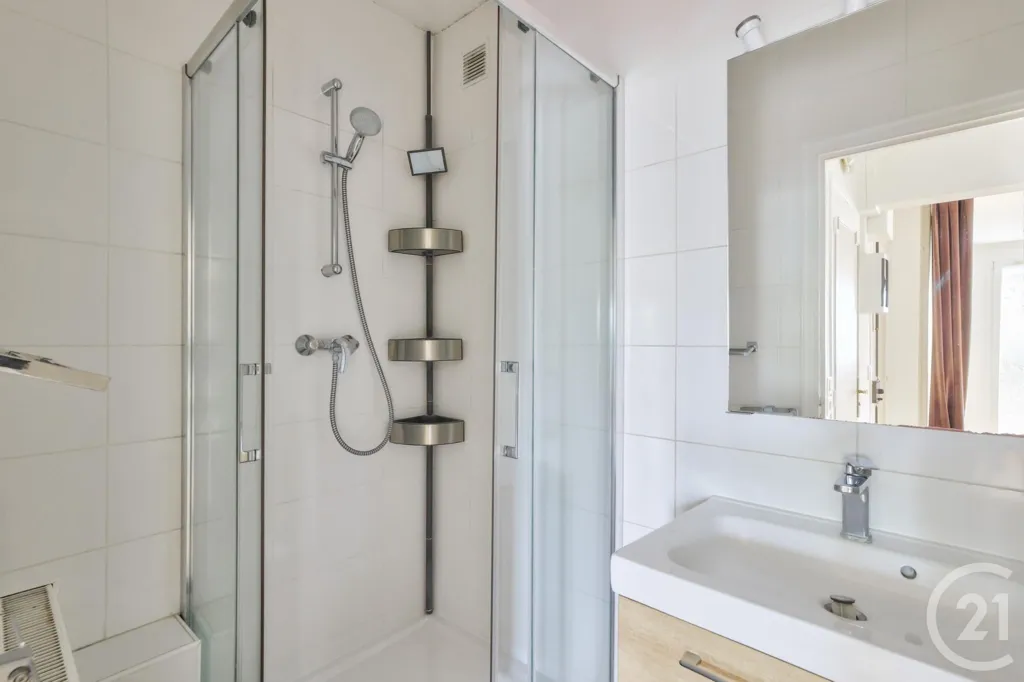 Bagni - 3-Piece Flat with Parking in Nogent-sur-Marne