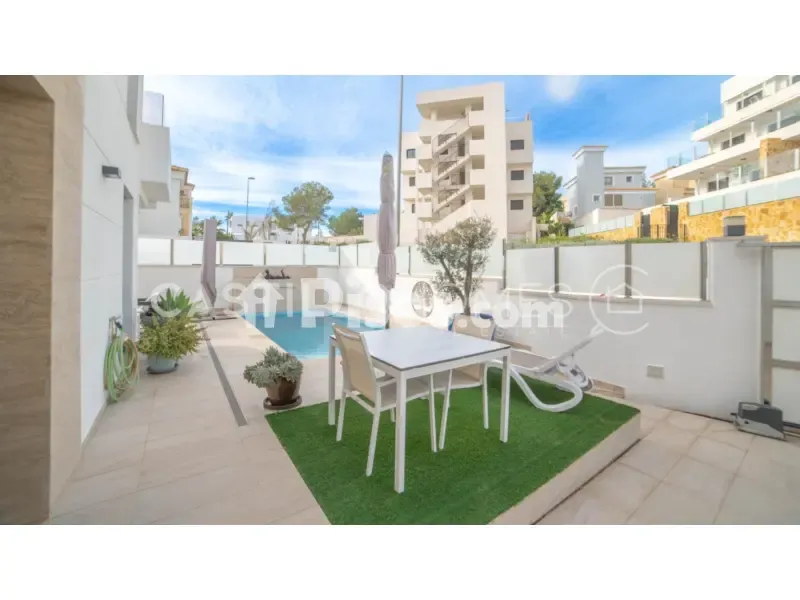 Pool - 3-room house in ES