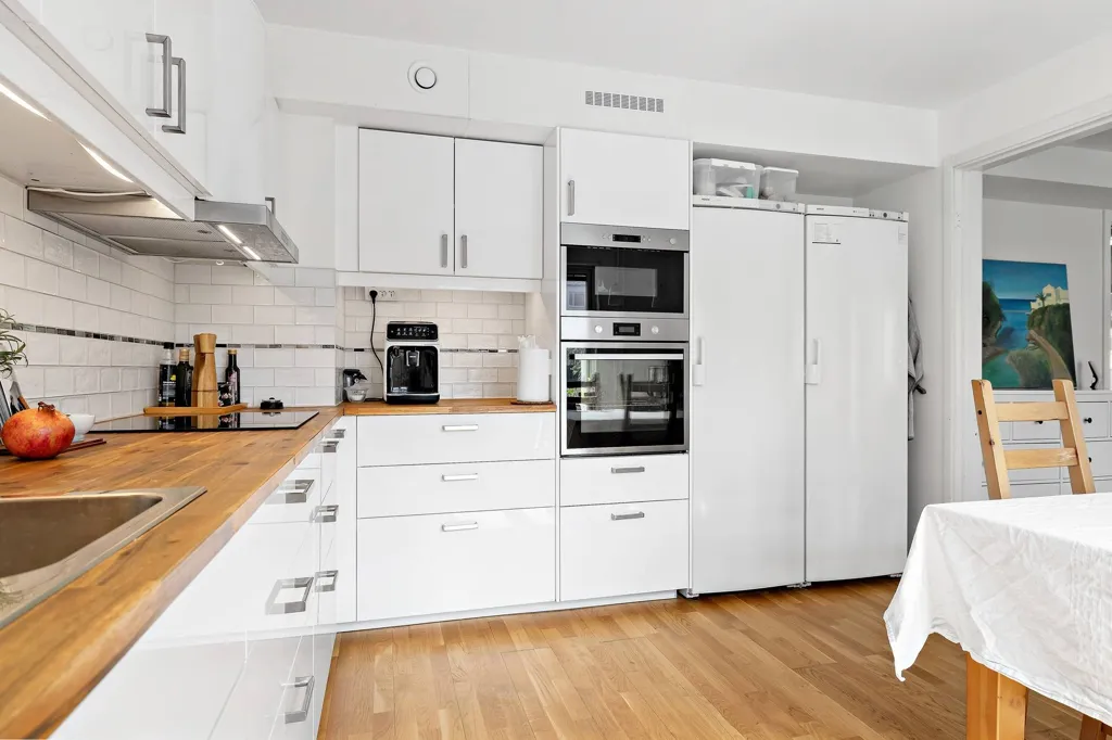 Köök - Four-Room Apartment with Balcony in Märsta Centre