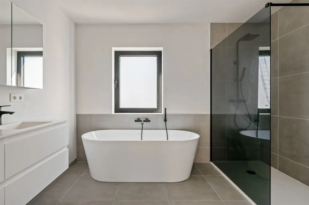 Salles de bain - Maison avec Piscine à Herentals