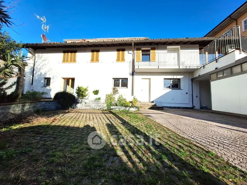 Exterior - Rustic Villa with Private Garden in Trescore Balneario