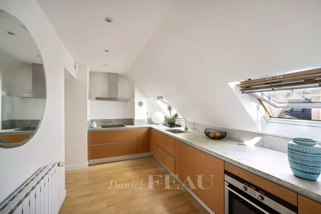 Köök - Renovated Parisian Apartment with Panoramic Views