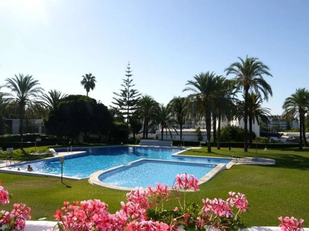Piscine - Apartment with Pool in Nueva Andalucía