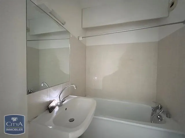 Salles de bain - Studio avec Parking et Cellier à Talence