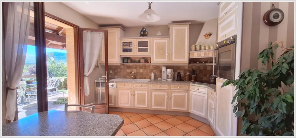 Cuisine - Maison Charmante avec Jardin et Vue à Revel
