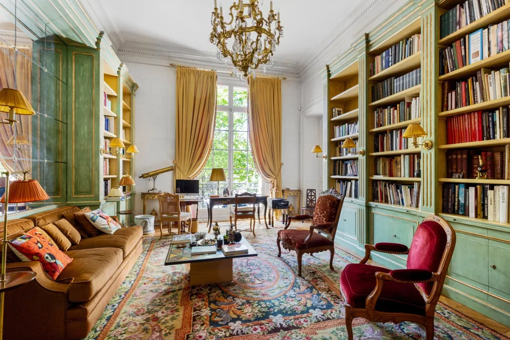 Office - Pied-à-Terre with View in Paris 16th