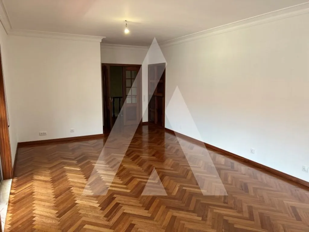 Elutuba - Luxury Villa with Construction Feasibility in Aveiro