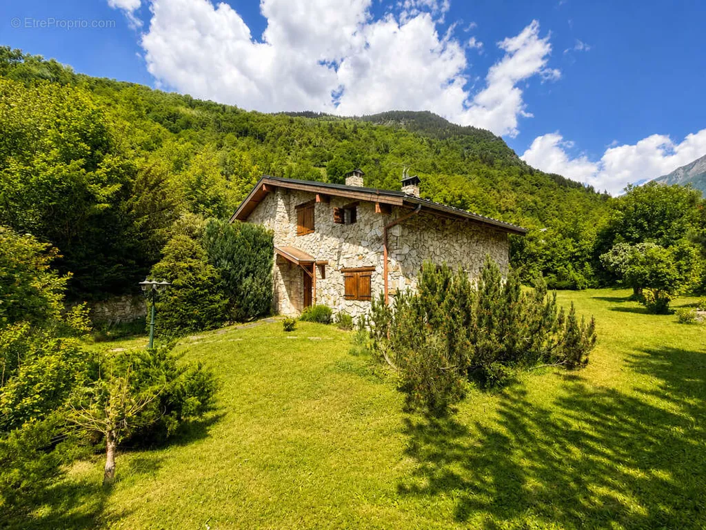Esterno - House with Large Garden in Bozel