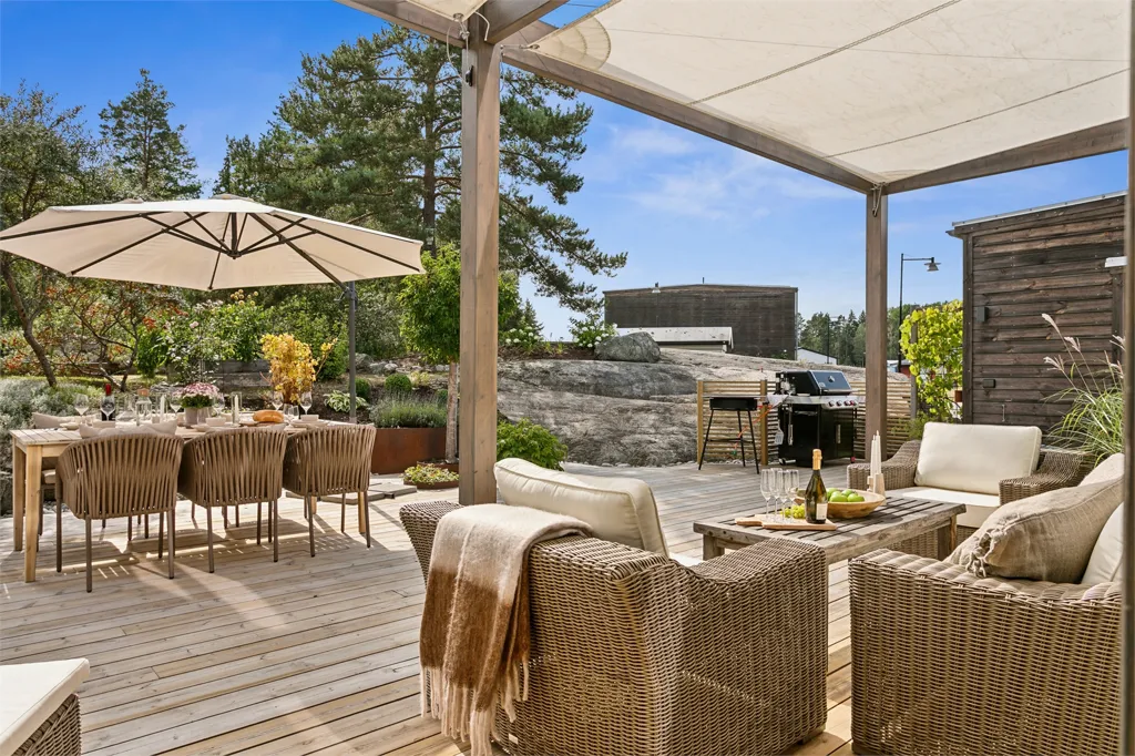 Terrass - Modern Two-Storey Flat with Garden in Klinta