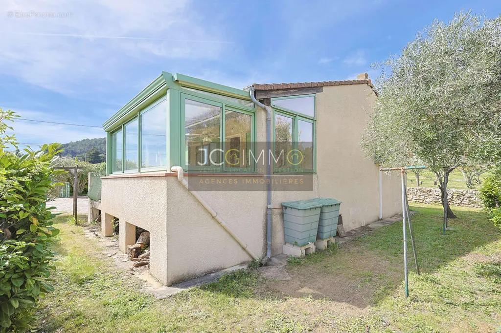 Extérieur - Villa T3 avec Jardin et Garage à Cabasse