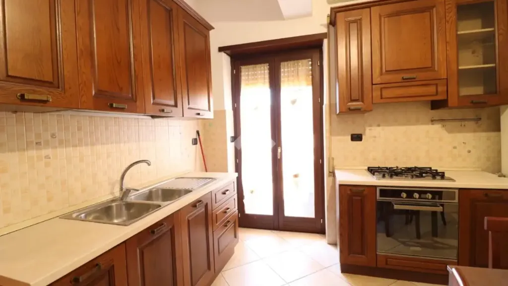 Cuisine - Triplex with Balcony Views in Genzano di Roma