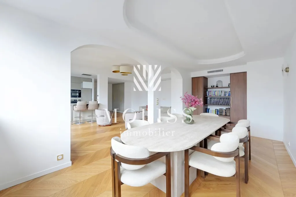 Sala da pranzo - 5-Piece Apartment with Balcony in Paris