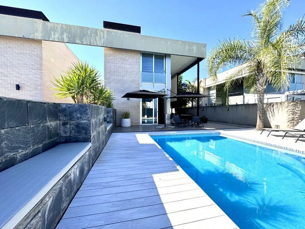 Bassein - Villa with Pool in Residential Area