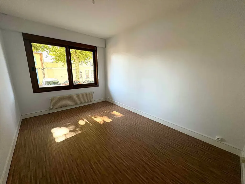 Toad - 3-Bed Apartment with Parking in Montargis