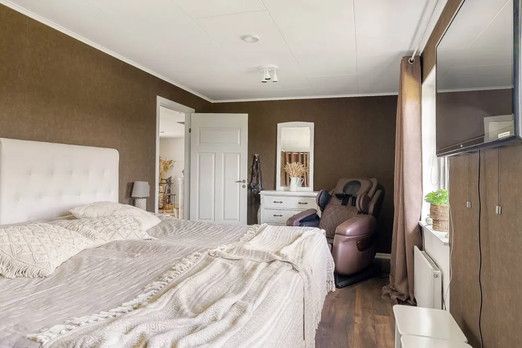 Chambres - Classical Red Villa with Pool in Tillinge