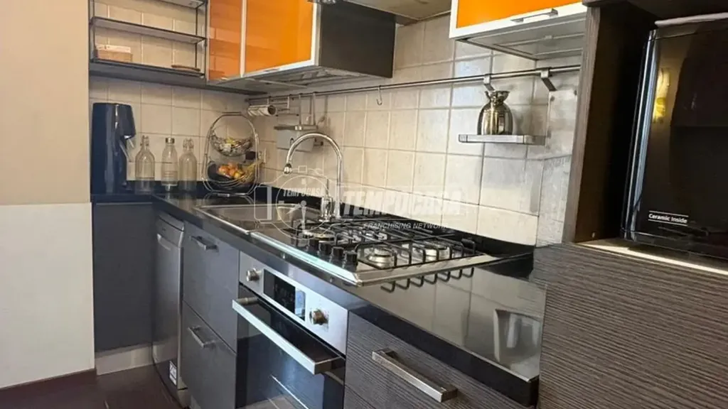 Köök - Modernised Three-Room Flat with Balcony in Milan