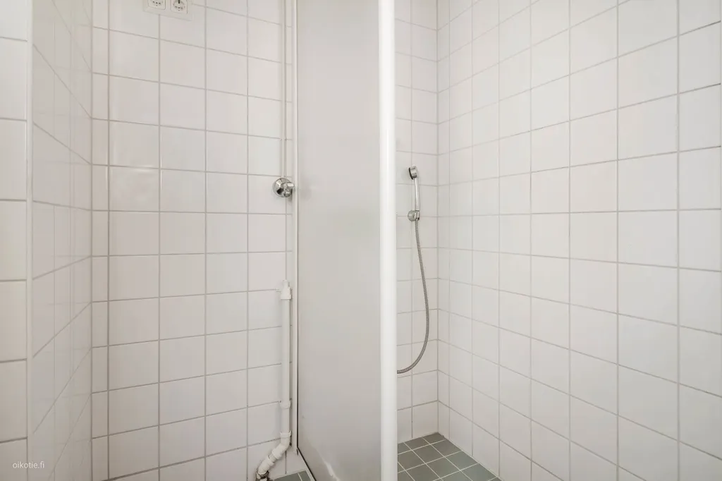 Salles de bain - Two-Room Apartment with West-Facing Balcony in Vantaa