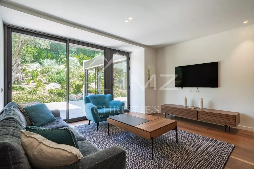 Living Room - Contemporary Villa with Pool in Cannes
