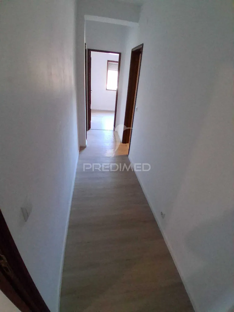 Esik - T2 Apartment with Metro Access in Baguim do Monte