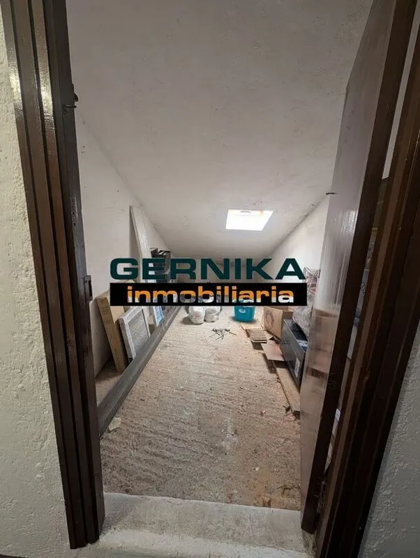 Toad - 3-Bedroom Apartment with Balcony in Gernika-Lumo