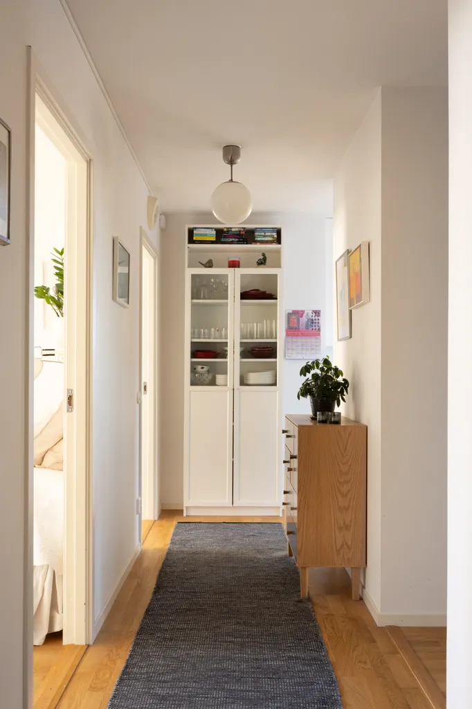Entrée - 55+ Apartment with Two Balconies in Nockeby Backe