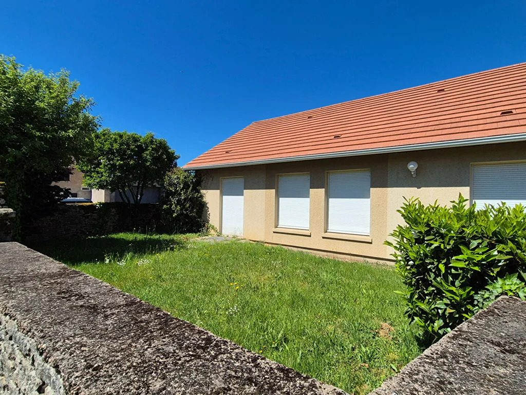 Garden - Detached House with Covered Pool near Vesoul