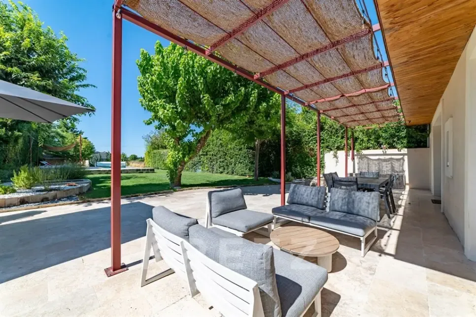 Terrazza - Renovated Barn with Pool near Nîmes