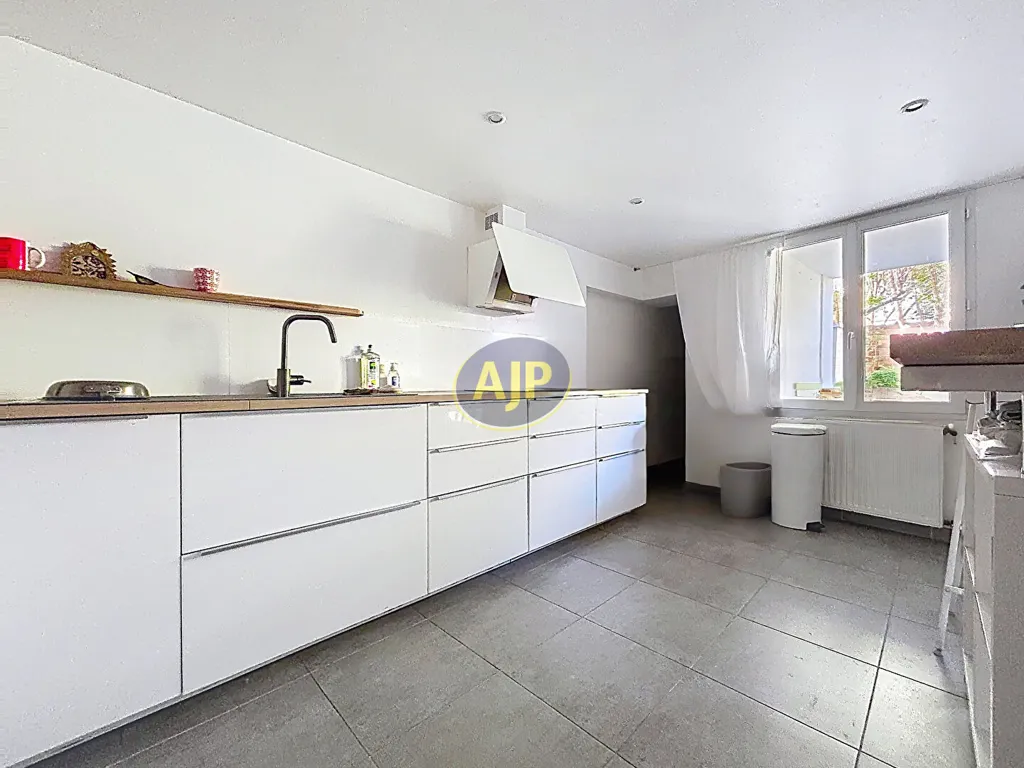 Cucina - Renovated 3-Bed Flat with Garden in Bordeaux