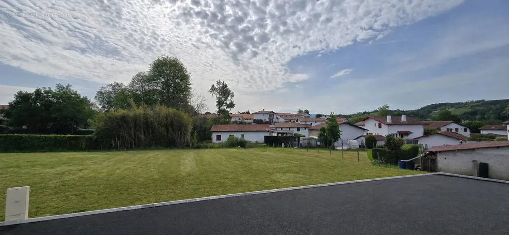 Maa asukohas Saint-Pee-Sur-Nivelle