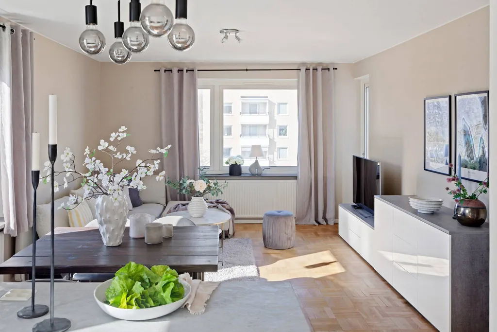 Salle à manger - Corner Flat with South-West Balcony in Urban Area