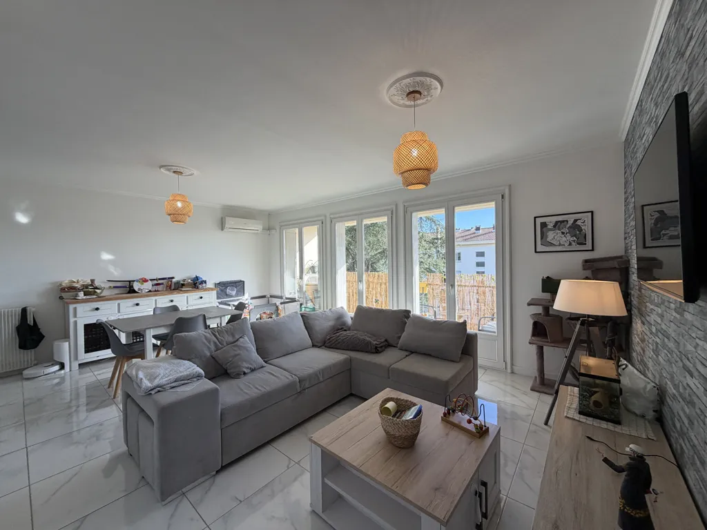 Elutuba - Bright Flat with Balcony in Town Centre