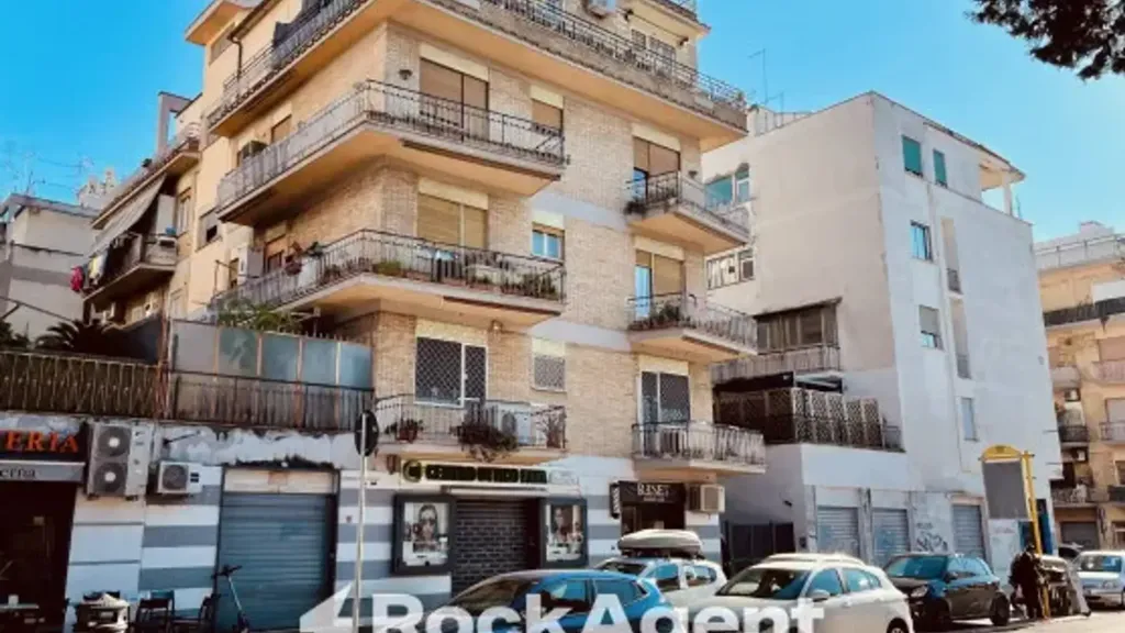 Außenansicht - 2-Bedroom Apartment with Balcony in Rome