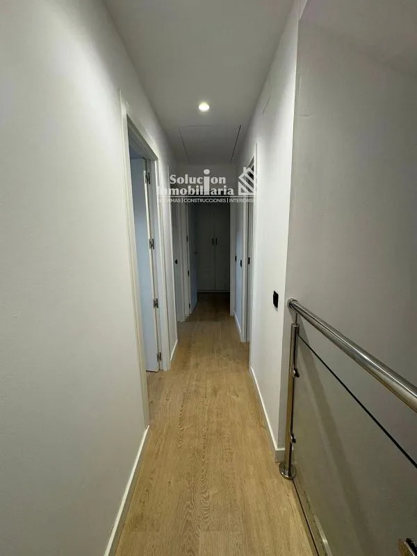 Esik - Reformada Semi-Detached House in Bus Station Area