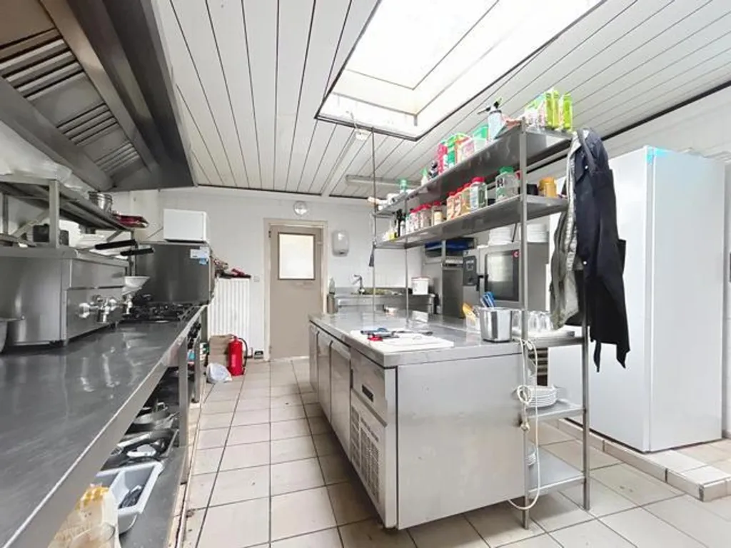 Cuisine - Maison Commerciale avec Jardin et Terrasse à Anvers